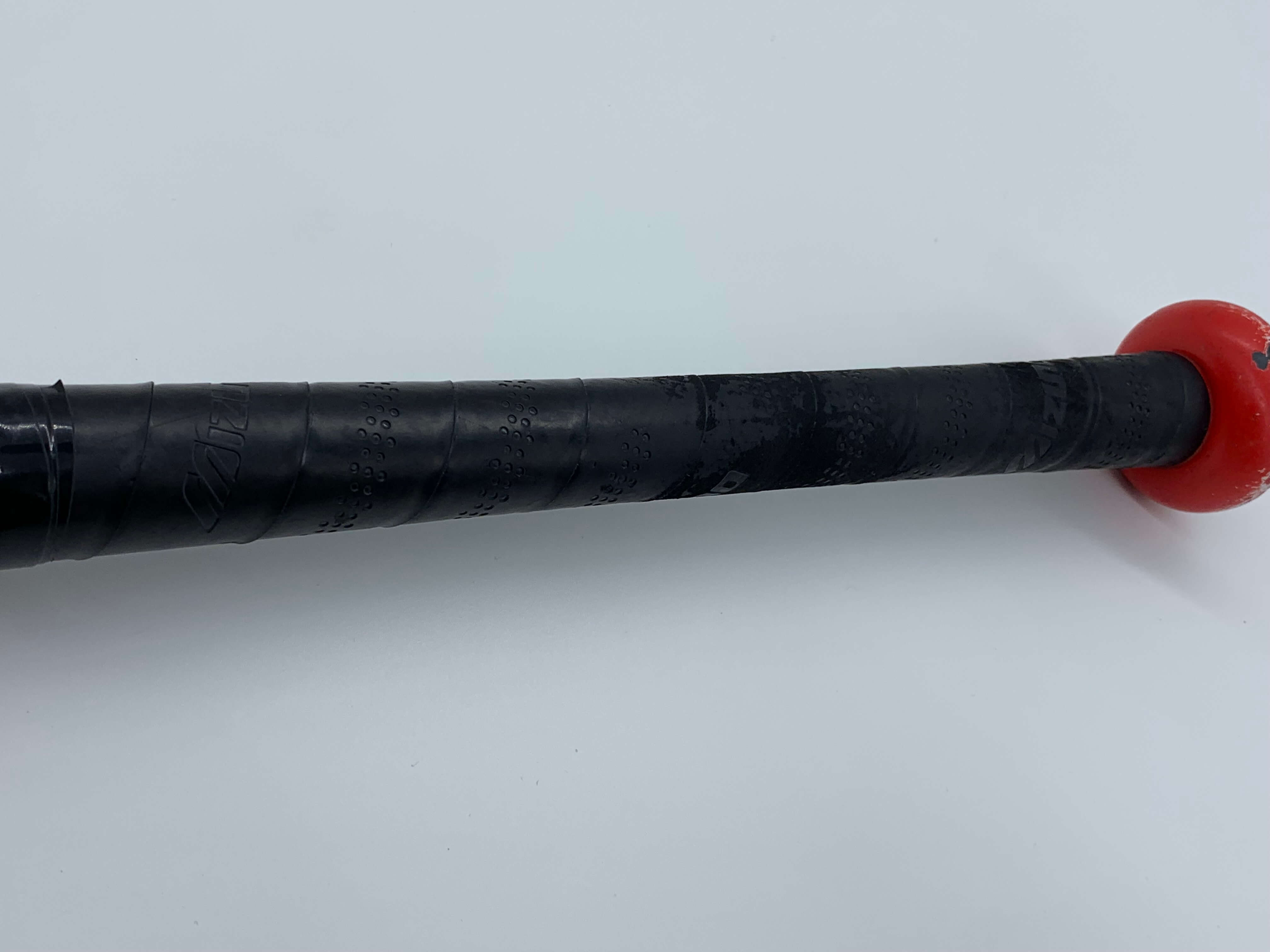 すり減った野球グリップテープ